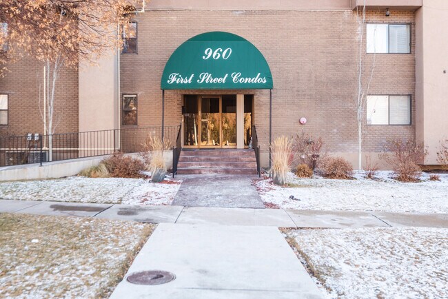 Building Photo - 960 E 100 S