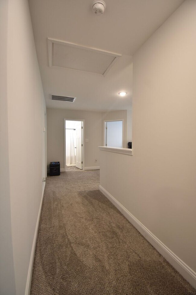 Building Photo - 187 Cloverwood Ln