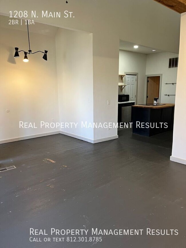 Building Photo - 1208 N Main St