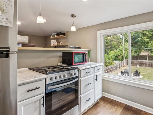 Building Photo - Mathew-1915(BS)