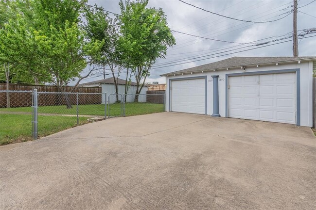 Building Photo - 1049 Custer Rd
