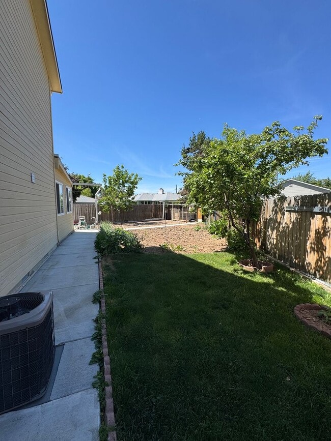 Building Photo - Beautiful 4 Bedroom, 2.5 Bathroom Home