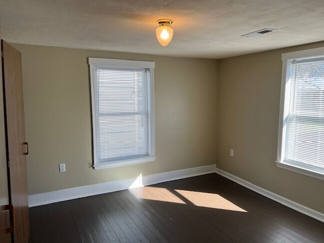 Building Photo - Single Family House in Town