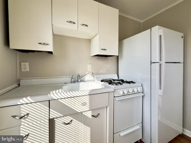 Building Photo - 14 3rd