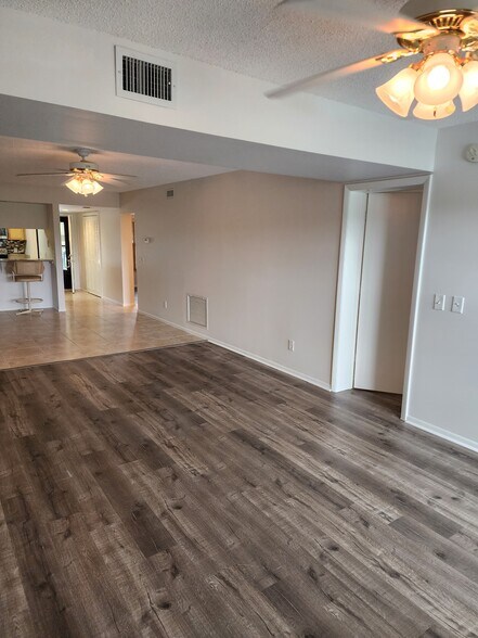 Building Photo - 28 Plantation Dr