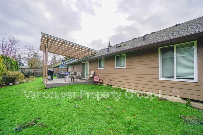 Building Photo - 403 NE 123rd Ave