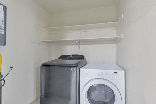 Building Photo - 1577 Chase St