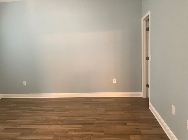 Building Photo - 4/3/2 HOME IN EDINA GARDEN OF EDEN