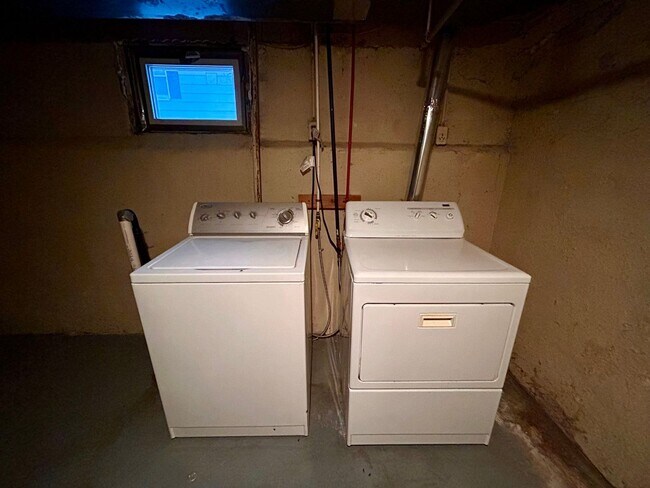 Building Photo - Three Bedroom Home in Northeast Grand Rapids