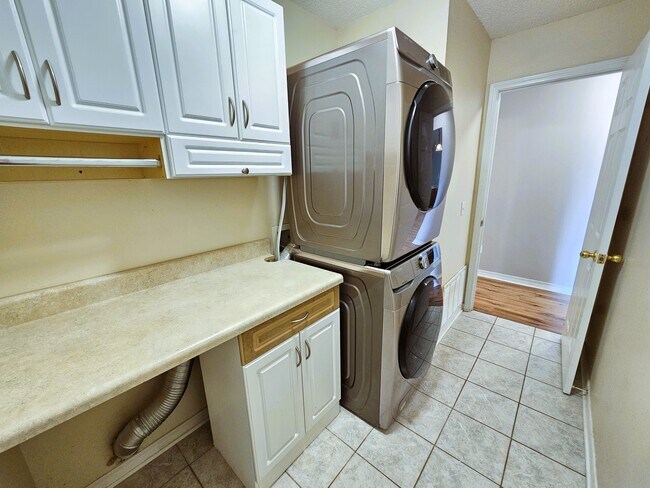 Building Photo - 5168 Whitehurst Ln