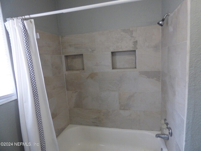 Building Photo - 516 E 58th St