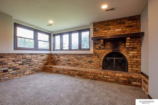 Building Photo - 12111 Miami St