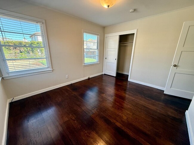 Building Photo - 116 28th Ave