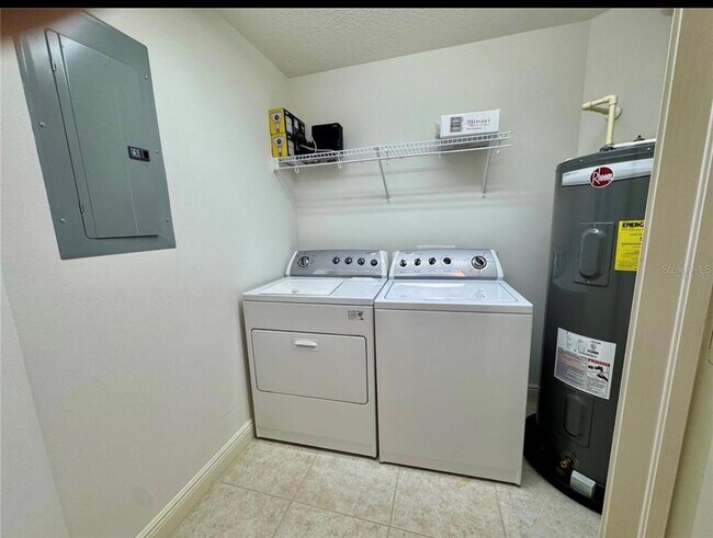 Building Photo - 800 N Tamiami Trl