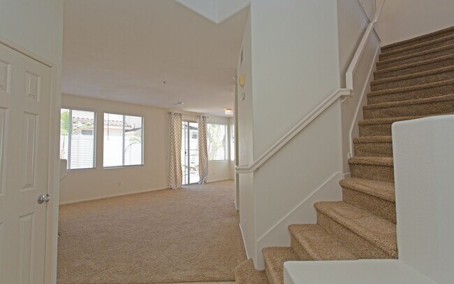 Building Photo - Spacious Home within the Legends Community...