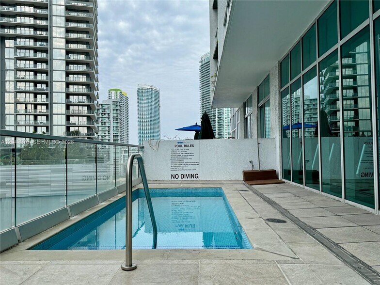Building Photo - 500 Brickell Ave