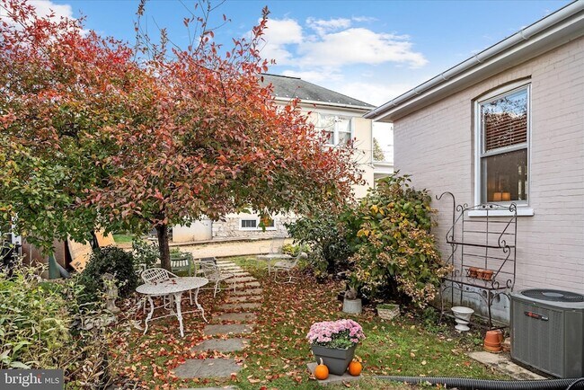 Building Photo - 6 E Cecil St