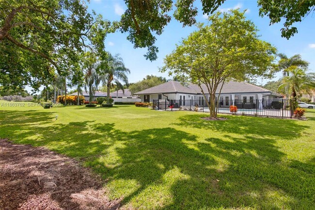 Building Photo - 15 Balfour Rd E