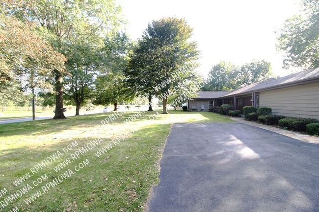 Building Photo - OVER 3000 SQ FT!!!  3 Bedroom, 2 Bath, 2 H...