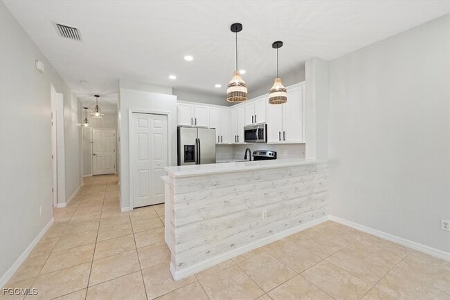 Building Photo - 21379 Bella Terra Blvd