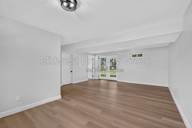 Building Photo - 13 S Perry Cir