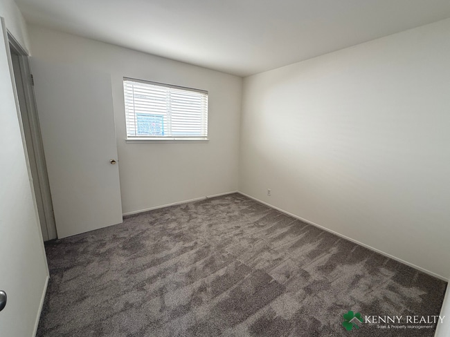 Building Photo - Renovated 3BR Duplex Home – Garage, Laundry, Parking