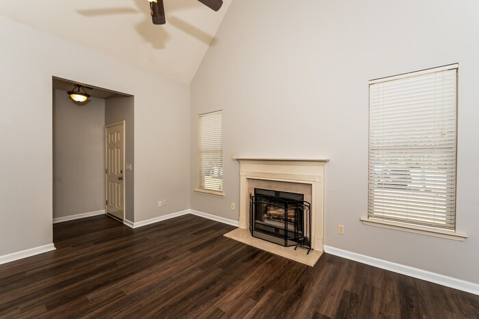 Building Photo - 1052 Washington Dr