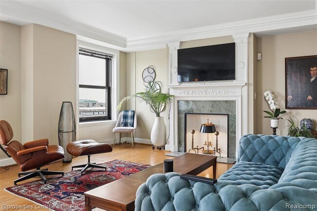 Building Photo - 15 E Kirby St