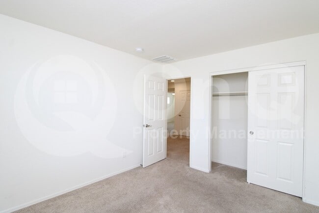 Building Photo - 222 N 56th Pl