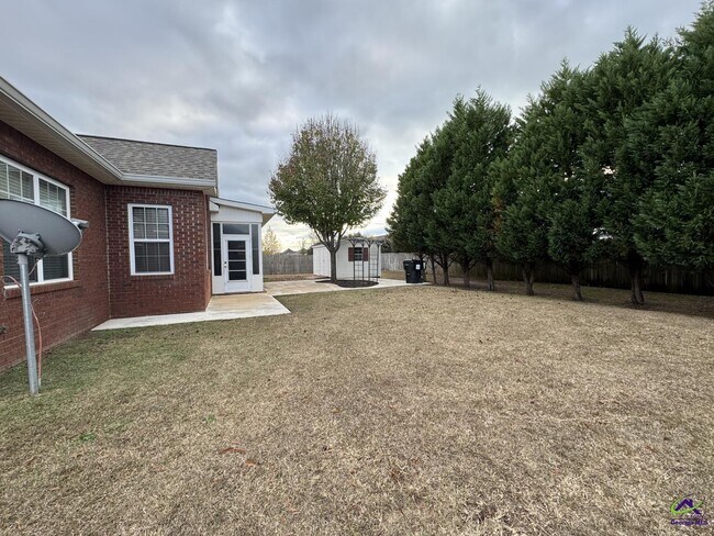 Building Photo - 106 Daventry Ln