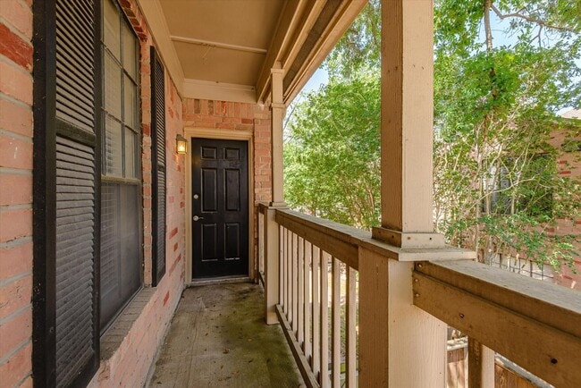Building Photo - 2255 Braeswood Park Dr