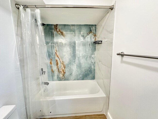 Building Photo - 470 NW 20th St