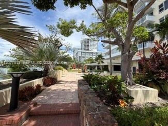 Building Photo - 5600 Collins Ave