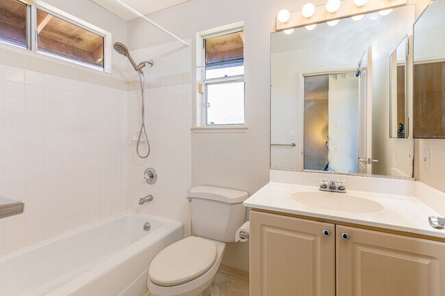 Building Photo - 3BD/2BA Single Family Home in Mililani Mauka with Solar and 2 Car Garage