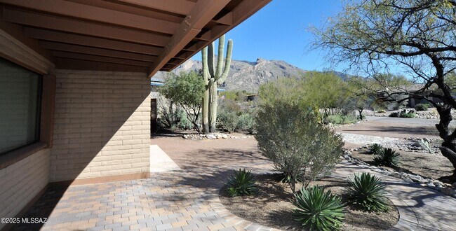 Building Photo - 6515 N Burro Creek Pl