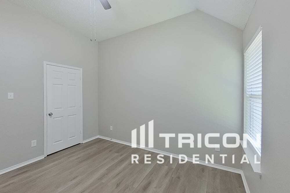 Building Photo - 521 Spicewood Dr
