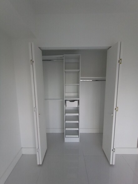 Building Photo - 1010 SW 2nd Ave