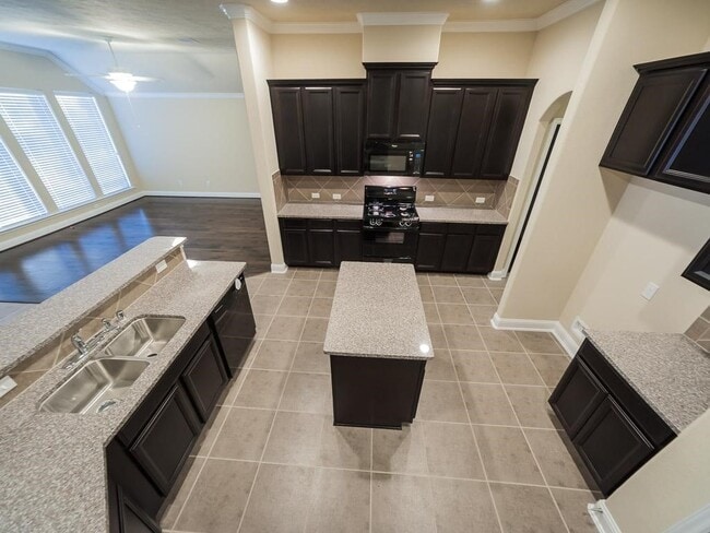 Building Photo - 25915 S Lakefair Dr