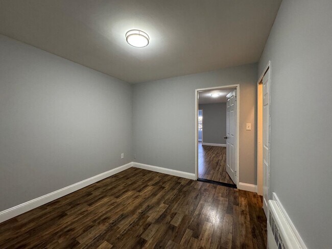 Building Photo - 552 38th St