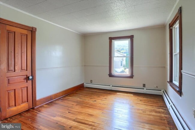 Building Photo - 117 3rd St
