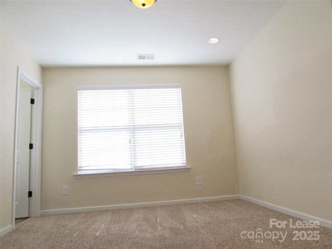 Building Photo - 180 Silverspring Pl