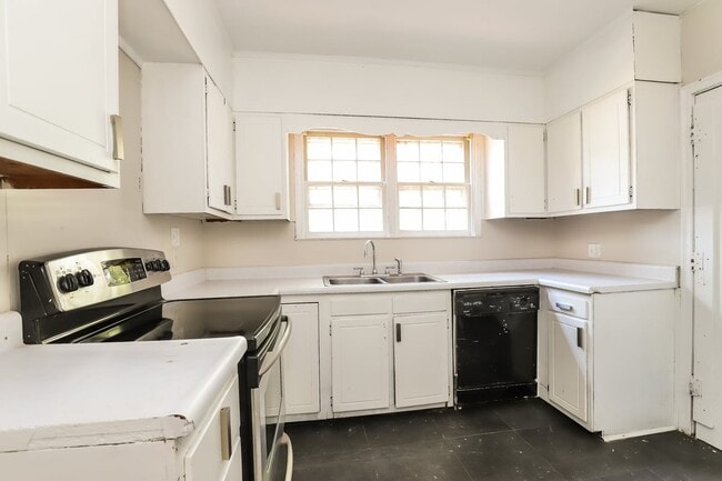 Building Photo - 412 S Josephine Boyd St