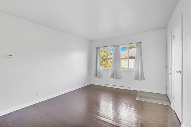 Building Photo - 1927 Vaughn St