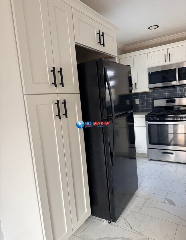 Building Photo - Newly RENOVATED 4-bedroom house, finish basement in Lilburn