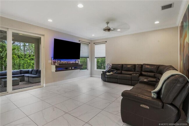 Building Photo - 1813 NW Cataluna Cir