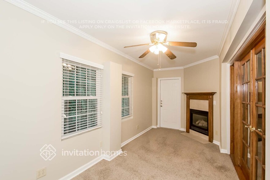 Building Photo - 1599 Knob Hill Dr NE