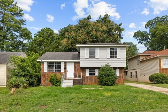 Building Photo - Spacious beautiful 4-bedroom 2.5 bath home