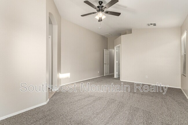 Building Photo - 1098 W Oak Tree Ln