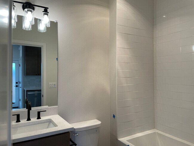 Building Photo - 2-Bedroom, 1-Bath Home in North Portland!