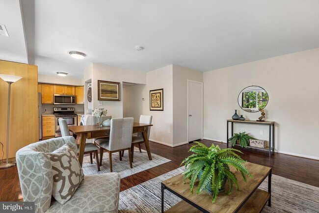 Building Photo - 3330 S 28th St